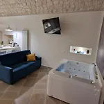 Quintessenza - Privata Con Jacuzzi E Cucina A Σπίτι διακοπών *
